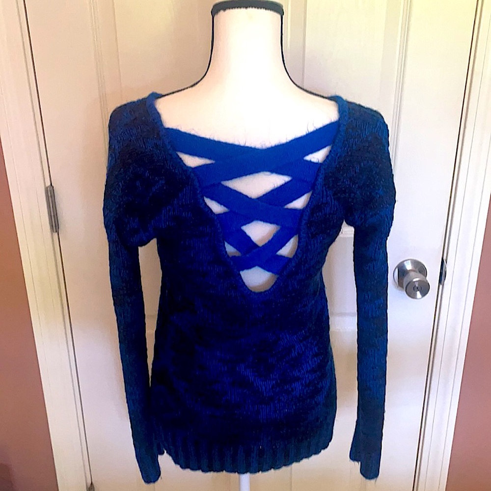 🔵Blue and black knit Aztec print sweater! Size L!